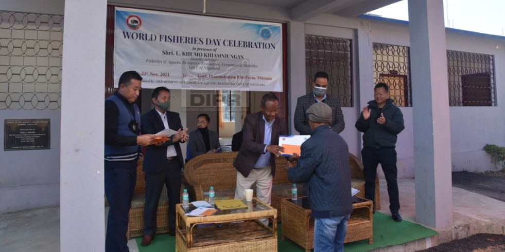 Advisor Khumo presenting Best Fish Farmer Award to a recipient on the occasion of World Fisheries Day, held at Government Fish Farm, Thizama, Kohima on November 20. (DIPR Photo)